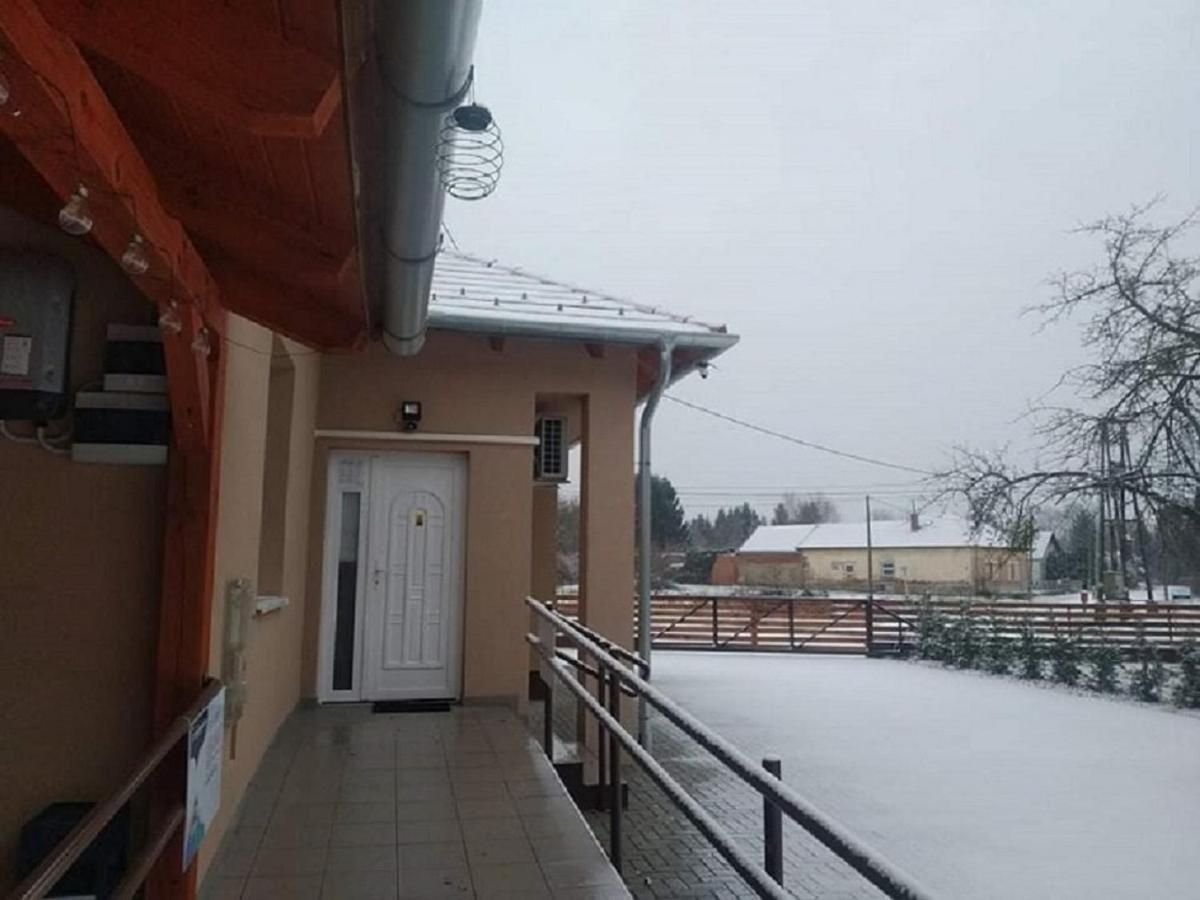 Okerka Vendeghaz Apartment Csesztreg Exterior photo
